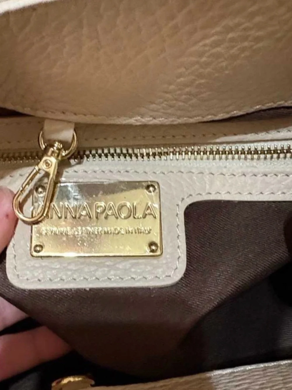 Elegant White Leather Shoulder Bag with Wide Strap